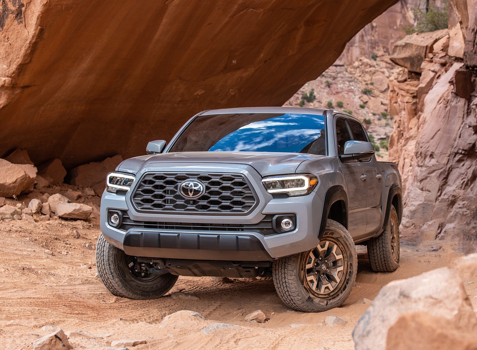 2020 Toyota Tacoma TRD Off-Road (Color: Cement) Front Wallpapers #12 of 35