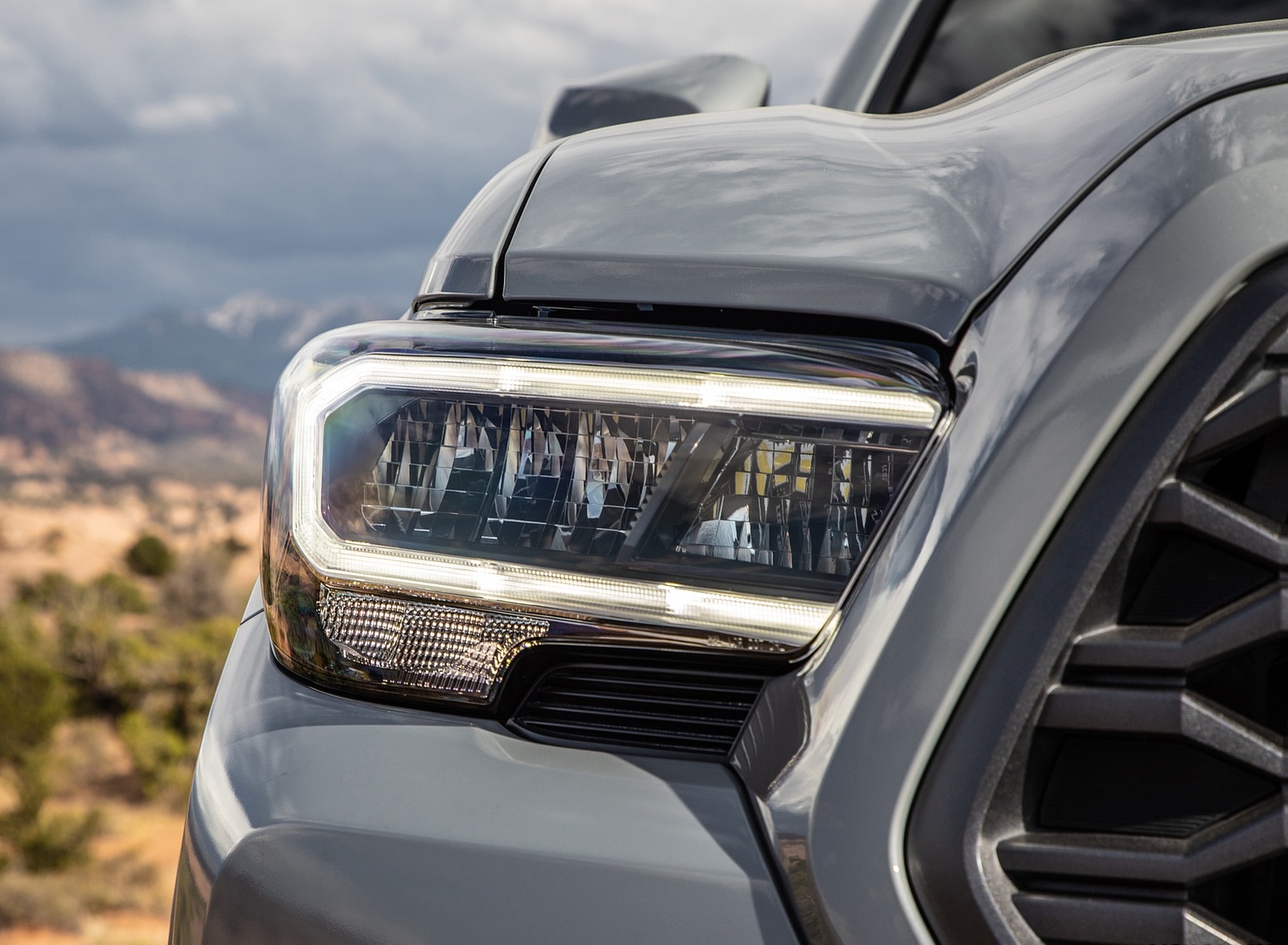 2020 Toyota Tacoma TRD Off-Road (Color: Cement) Headlight Wallpapers #16 of 35