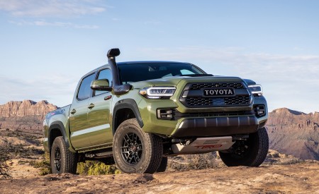 2020 Toyota Tacoma TRD Pro (Color: Army Green) Front Three-Quarter Wallpapers 450x275 (1)