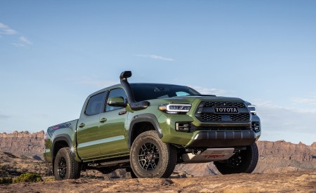 2020 Toyota Tacoma TRD Pro (Color: Army Green) Front Three-Quarter Wallpapers 450x275 (2)