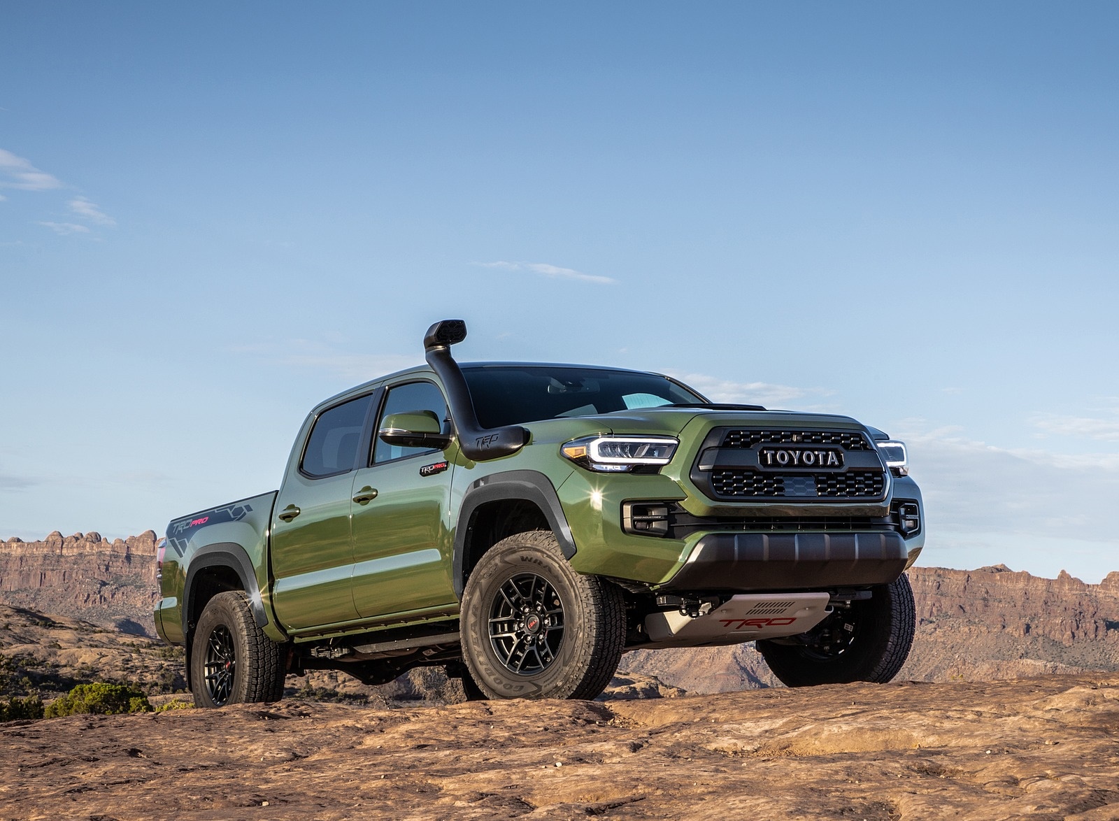 2020 Toyota Tacoma TRD Pro (Color: Army Green) Front Three-Quarter Wallpapers (2)