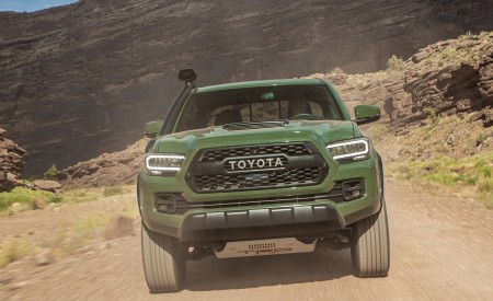 2020 Toyota Tacoma TRD Pro (Color: Army Green) Front Wallpapers 450x275 (3)