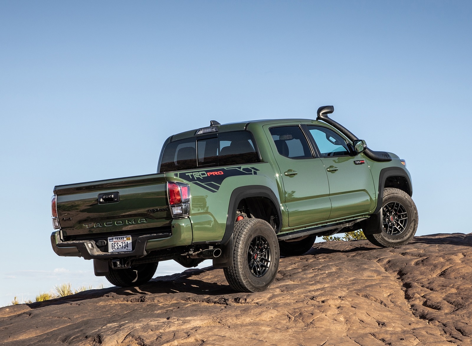 2020 Toyota Tacoma TRD Pro (Color: Army Green) Rear Three-Quarter Wallpapers (5)