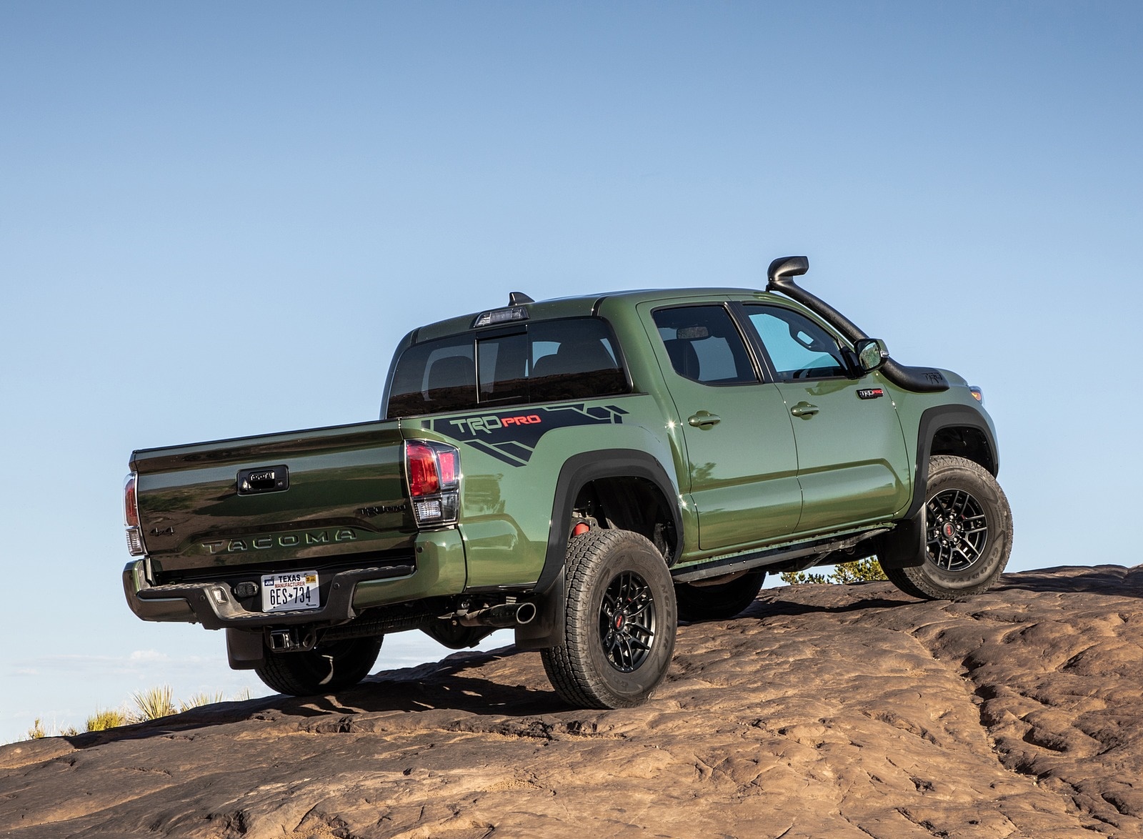 2020 Toyota Tacoma TRD Pro (Color: Army Green) Rear Three-Quarter Wallpapers #5 of 35