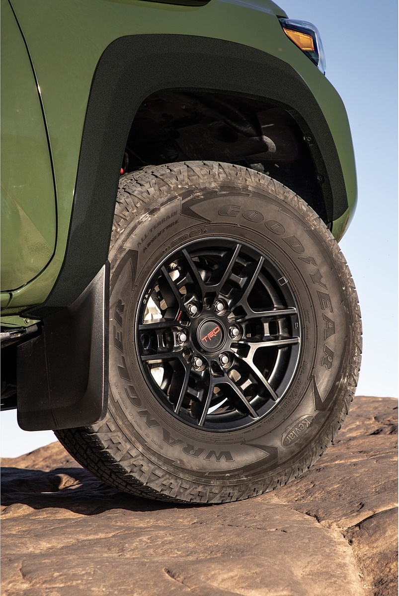 2020 Toyota Tacoma TRD Pro (Color: Army Green) Wheel Wallpapers #6 of 35