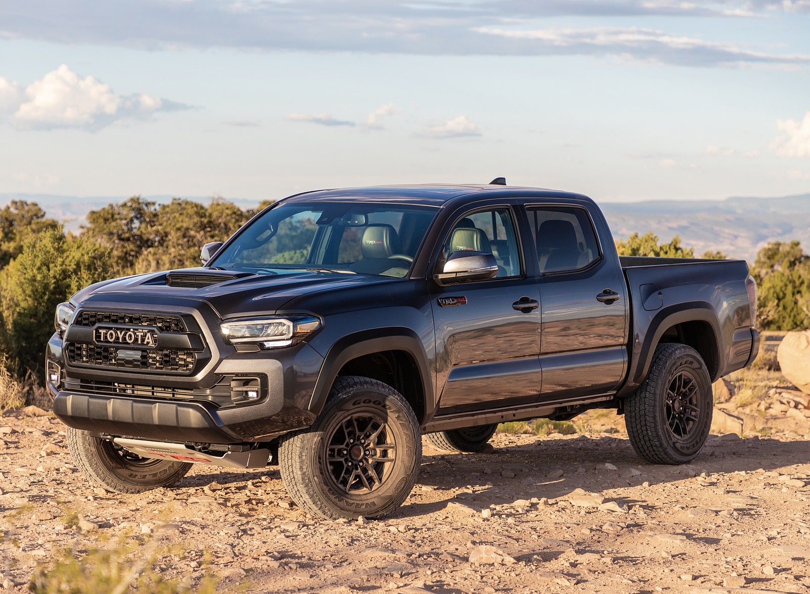 2020 Toyota Tacoma TRD Pro (Color: Magnetic Gray) Front Three-Quarter Wallpapers #23 of 35