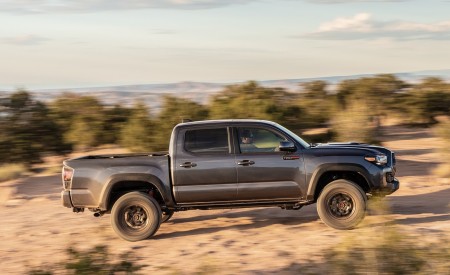 2020 Toyota Tacoma TRD Pro (Color: Magnetic Gray) Side Wallpapers 450x275 (26)