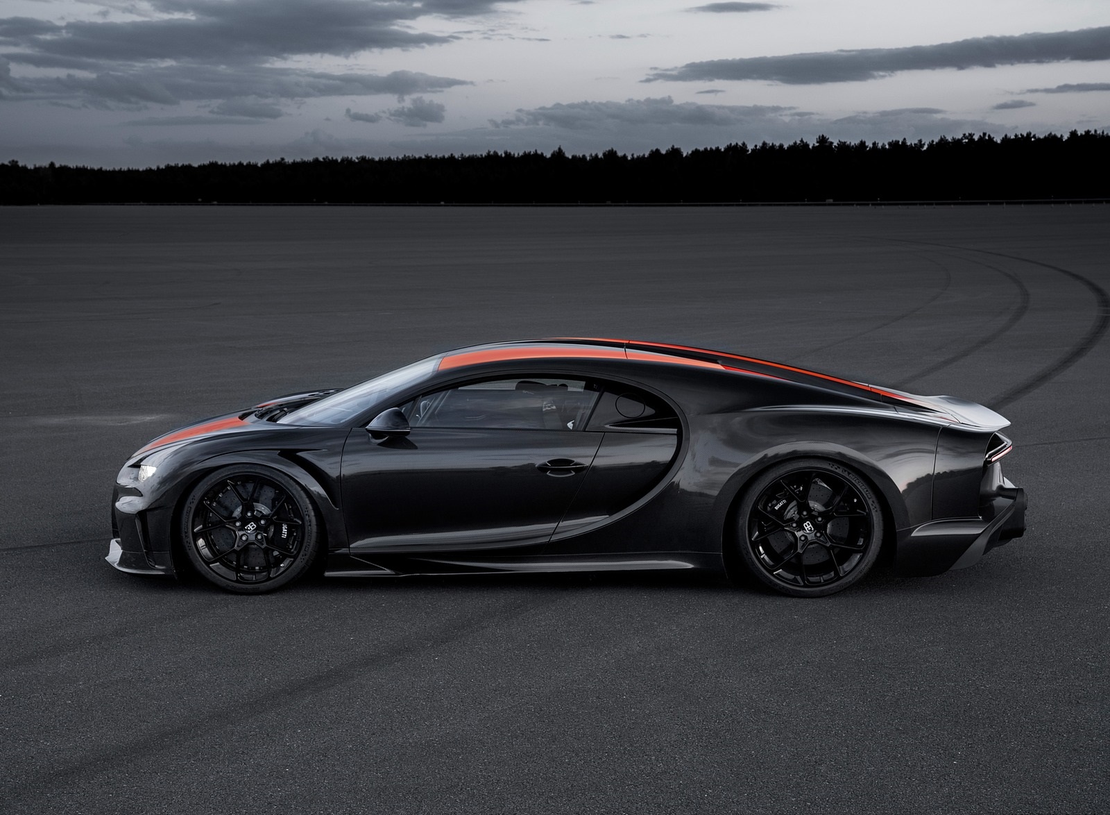 2021 Bugatti Chiron Super Sport 300+ Side Wallpapers #12 of 31