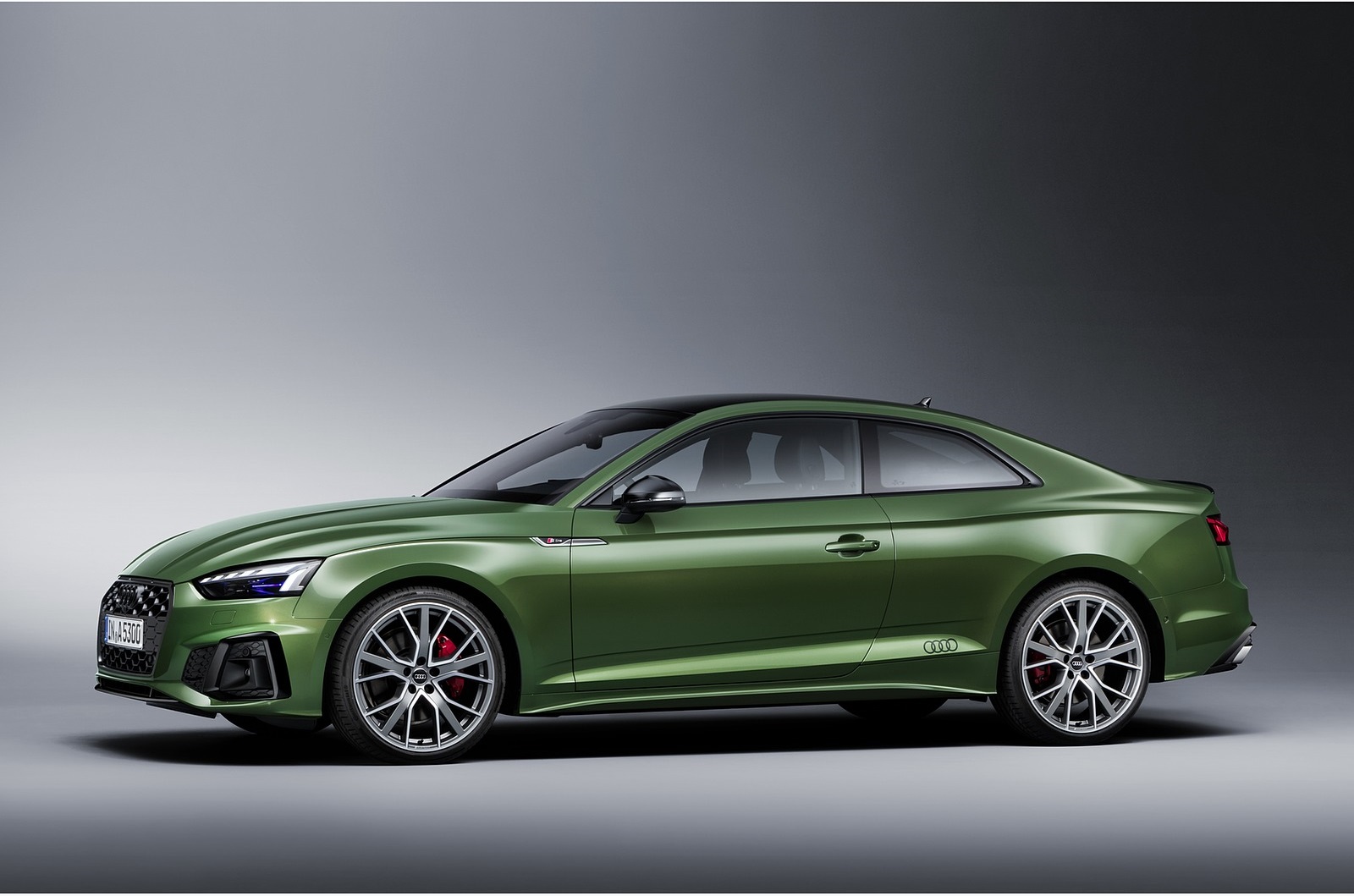 2020 Audi A5 Coupe (Color: District Green) Front Three-Quarter Wallpapers #19 of 36