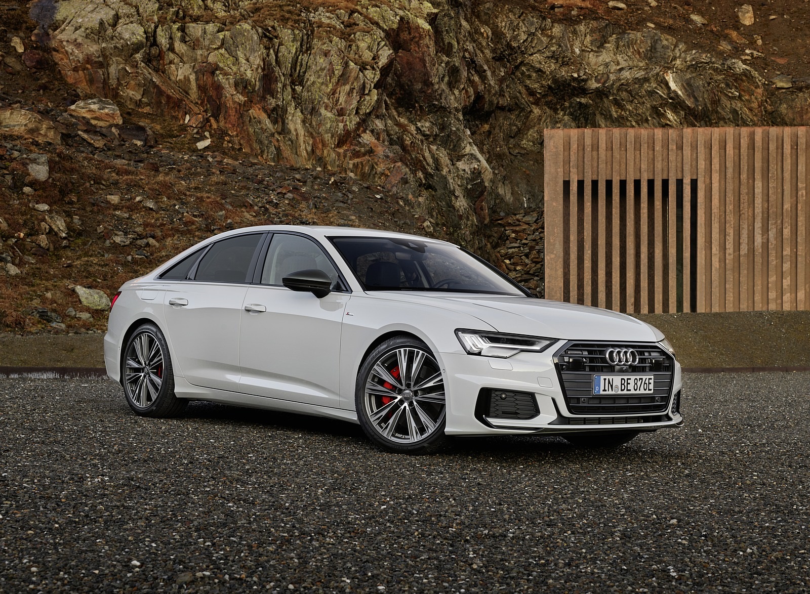 2020 Audi A6 55 TFSI e quattro (Color: Glacier White) Front Three-Quarter Wallpapers #1 of 2