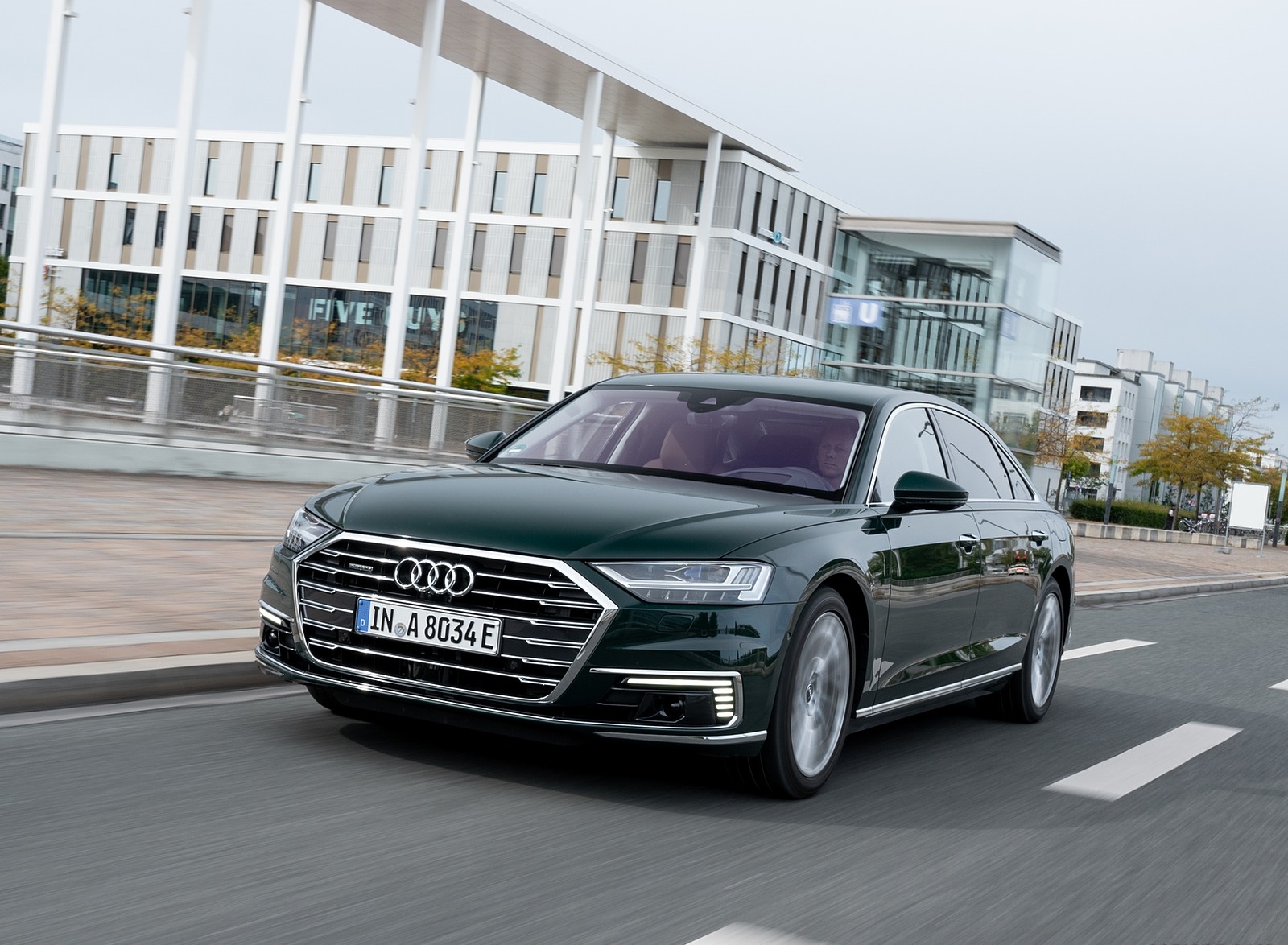 2020 Audi A8 L 60 TFSI e quattro Plug-In Hybrid (Color: Goodwood Green) Front Three-Quarter Wallpapers #18 of 49
