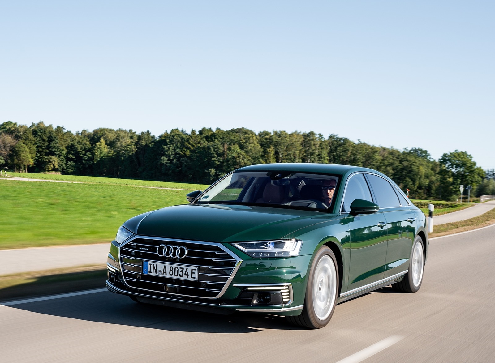 2020 Audi A8 L 60 TFSI e quattro Plug-In Hybrid (Color: Goodwood Green) Front Three-Quarter Wallpapers #7 of 49