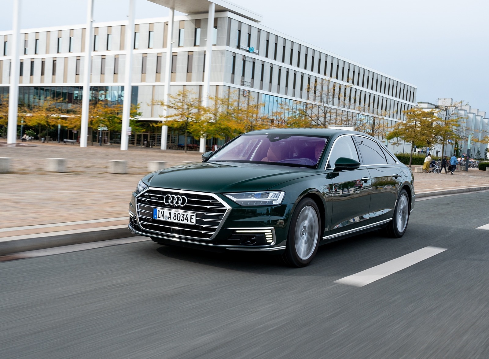2020 Audi A8 L 60 TFSI e quattro Plug-In Hybrid (Color: Goodwood Green) Front Three-Quarter Wallpapers #20 of 49