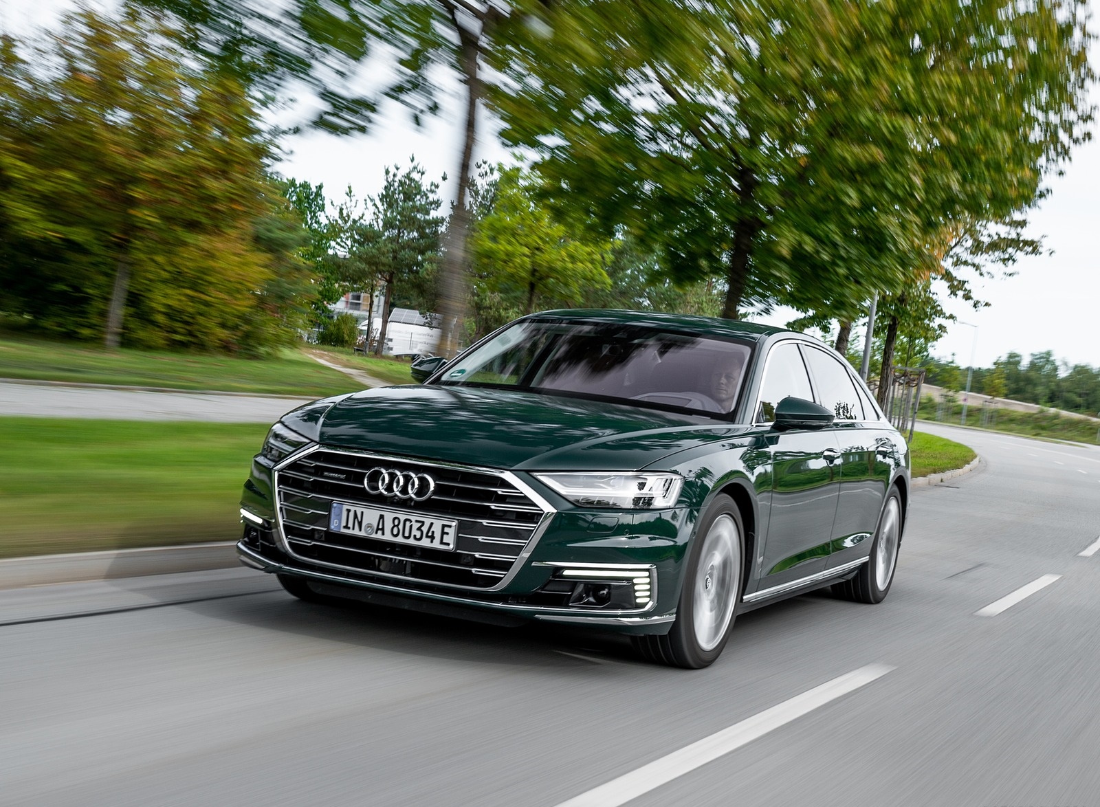 2020 Audi A8 L 60 TFSI e quattro Plug-In Hybrid (Color: Goodwood Green) Front Three-Quarter Wallpapers #22 of 49