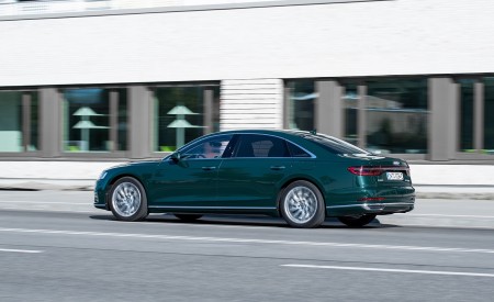 2020 Audi A8 L 60 TFSI e quattro Plug-In Hybrid (Color: Goodwood Green) Side Wallpapers 450x275 (26)