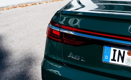 2020 Audi A8 L 60 TFSI e quattro Plug-In Hybrid (Color: Goodwood Green) Tail Light Wallpapers 450x275 (32)