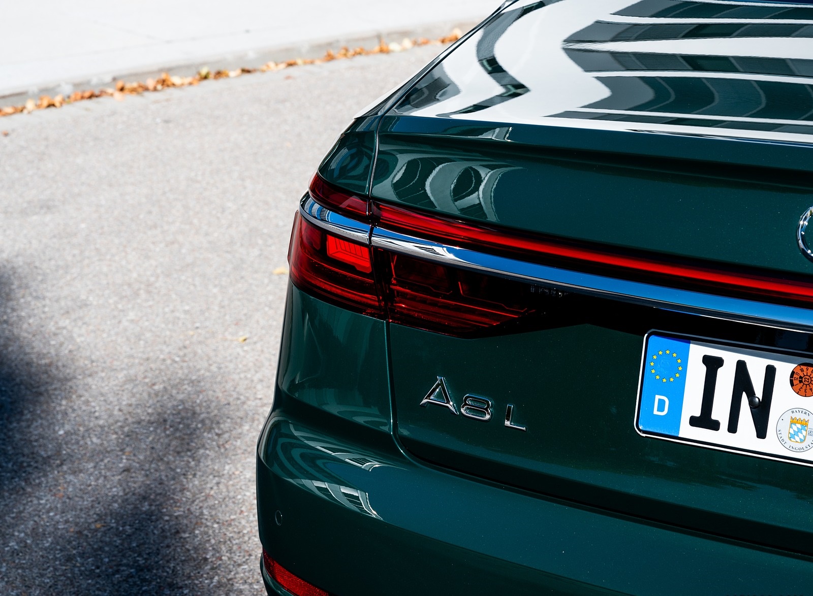 2020 Audi A8 L 60 TFSI e quattro Plug-In Hybrid (Color: Goodwood Green) Tail Light Wallpapers #32 of 49