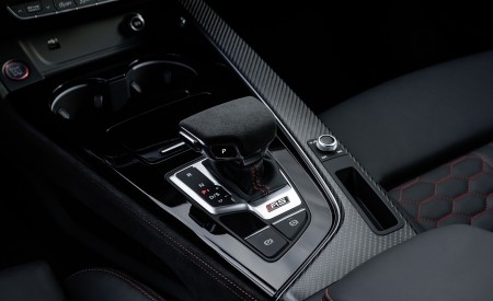 2020 Audi RS 4 Avant Central Console Wallpapers 450x275 (37)