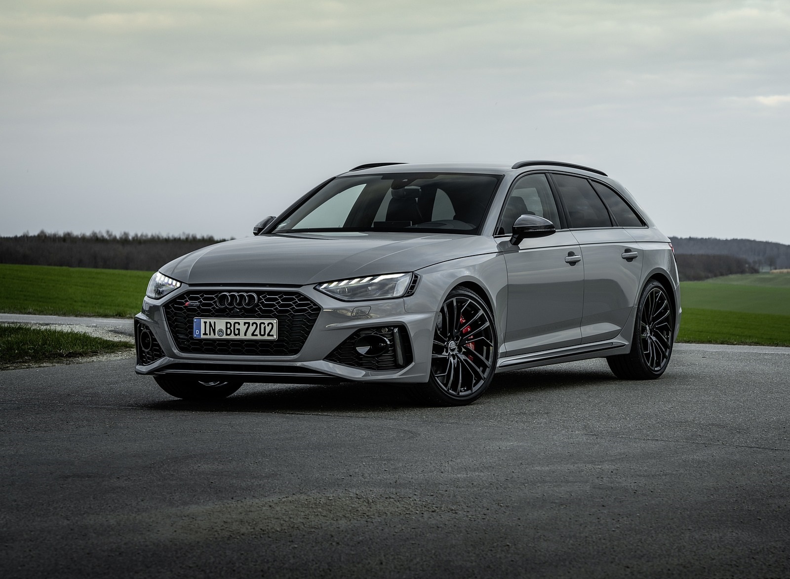 2020 Audi RS 4 Avant (Color: Nardo Gray) Front Three-Quarter Wallpapers #19 of 98