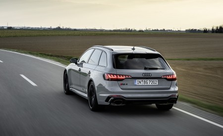 2020 Audi RS 4 Avant (Color: Nardo Gray) Rear Three-Quarter Wallpapers 450x275 (14)