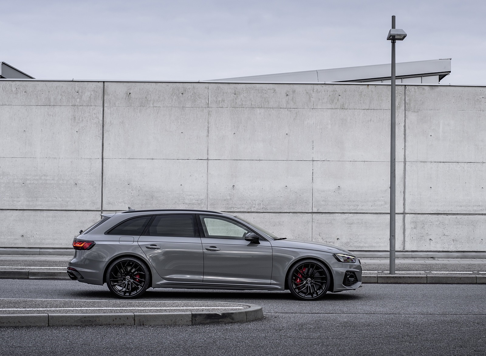2020 Audi RS 4 Avant (Color: Nardo Gray) Side Wallpapers #26 of 98