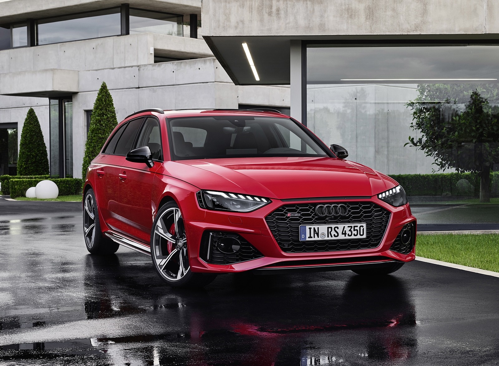 2020 Audi RS 4 Avant (Color: Tango Red) Front Three-Quarter Wallpapers #59 of 98