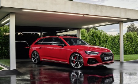 2020 Audi RS 4 Avant (Color: Tango Red) Front Three-Quarter Wallpapers 450x275 (60)