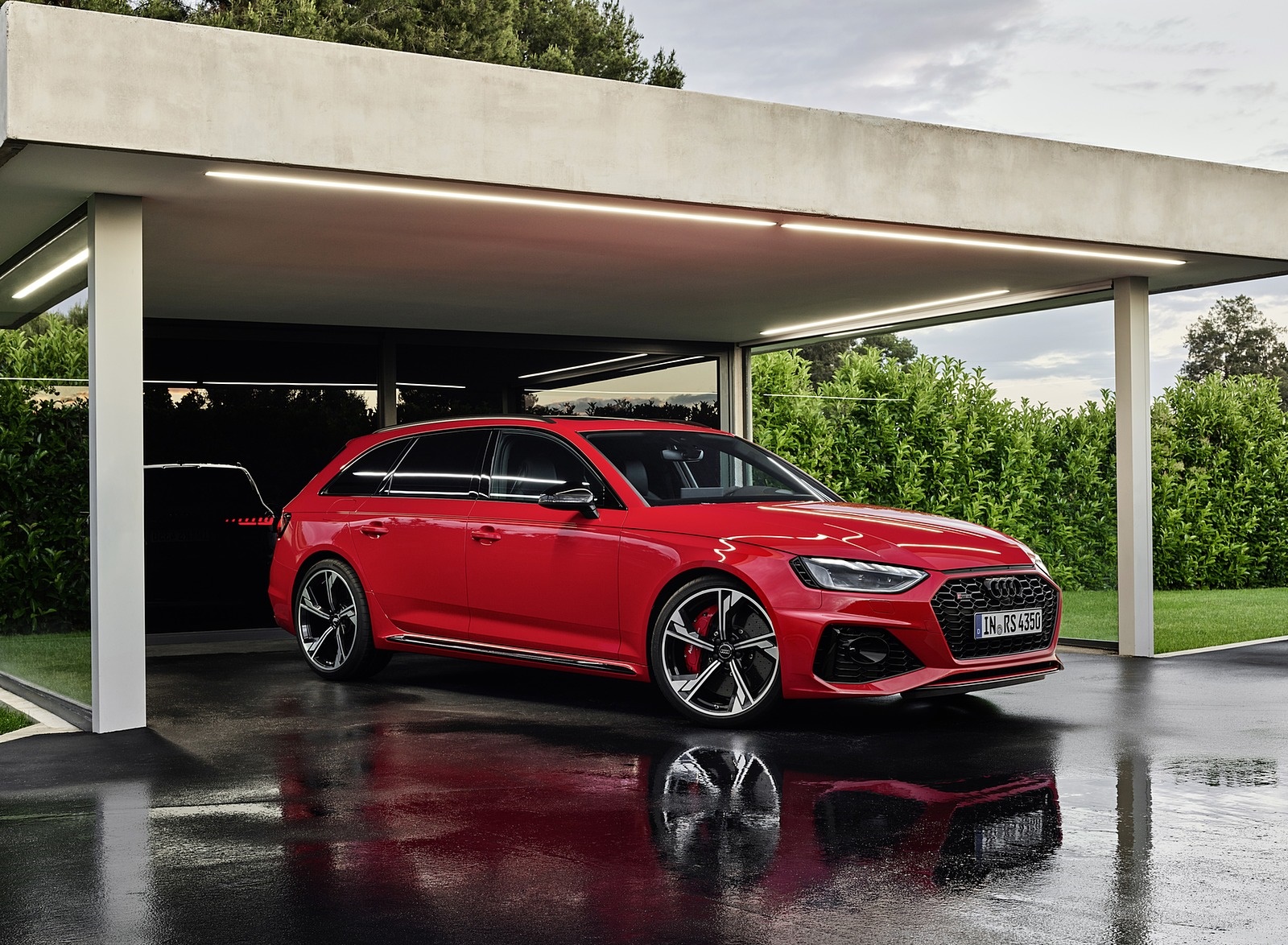 2020 Audi RS 4 Avant (Color: Tango Red) Front Three-Quarter Wallpapers #60 of 98