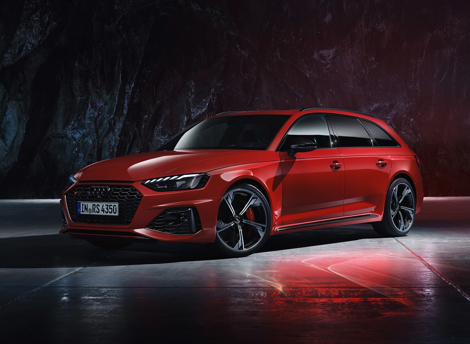 2020 Audi RS 4 Avant (Color: Tango Red) Front Three-Quarter Wallpapers #68 of 98
