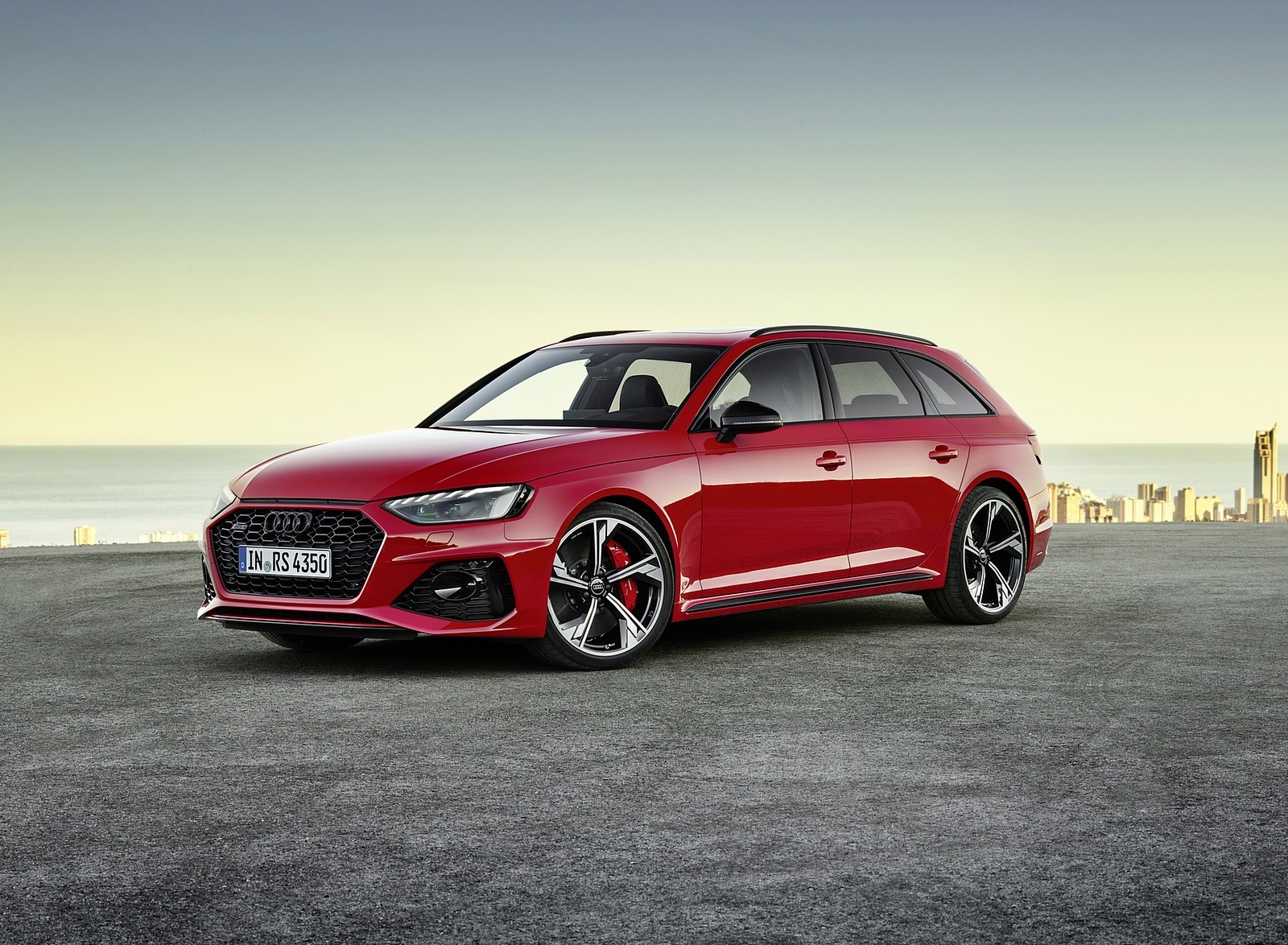 2020 Audi RS 4 Avant (Color: Tango Red) Front Three-Quarter Wallpapers #49 of 98