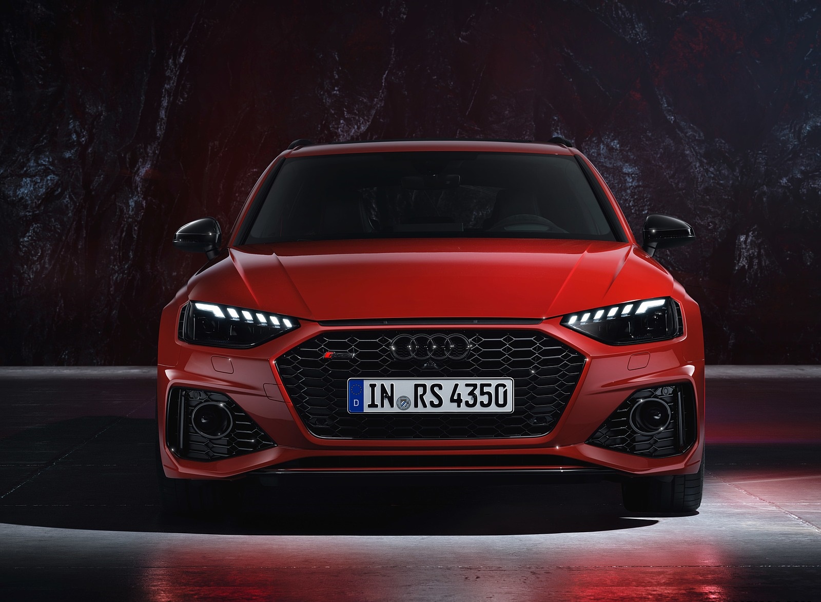 2020 Audi RS 4 Avant (Color: Tango Red) Front Wallpapers #69 of 98