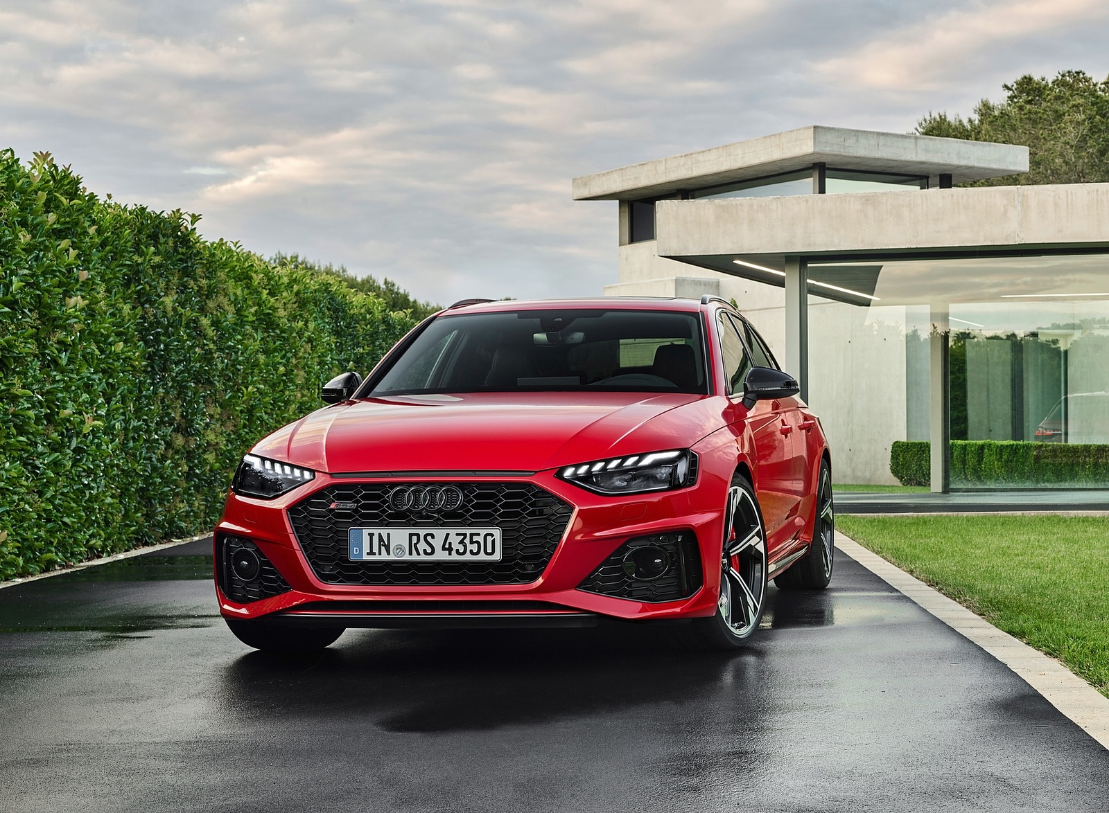2020 Audi RS 4 Avant (Color: Tango Red) Front Wallpapers #63 of 98