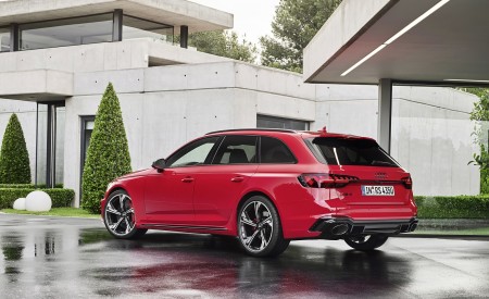 2020 Audi RS 4 Avant (Color: Tango Red) Rear Three-Quarter Wallpapers 450x275 (64)