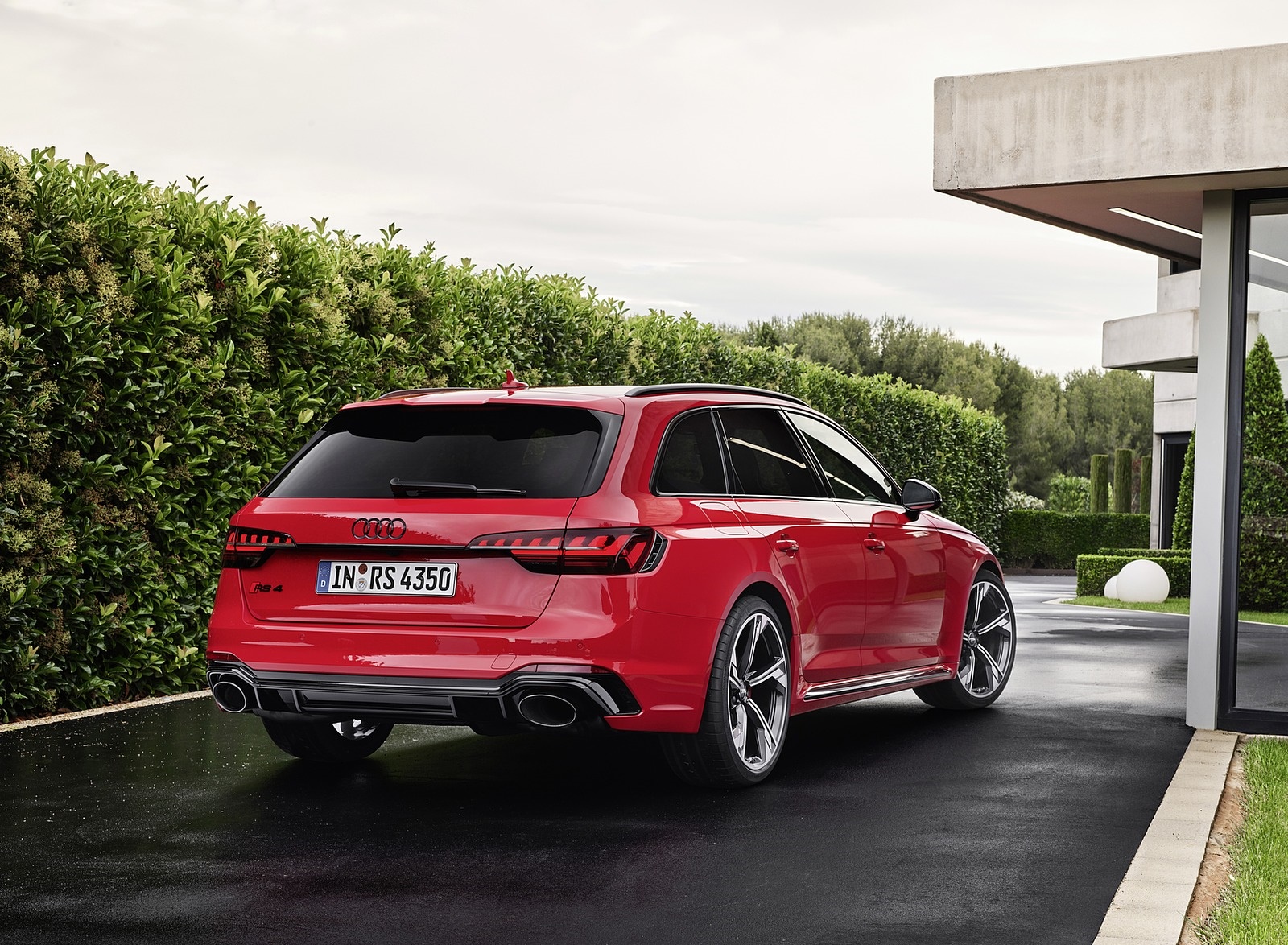 2020 Audi RS 4 Avant (Color: Tango Red) Rear Three-Quarter Wallpapers #65 of 98