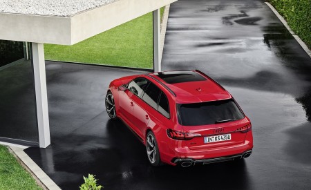 2020 Audi RS 4 Avant (Color: Tango Red) Rear Three-Quarter Wallpapers 450x275 (66)
