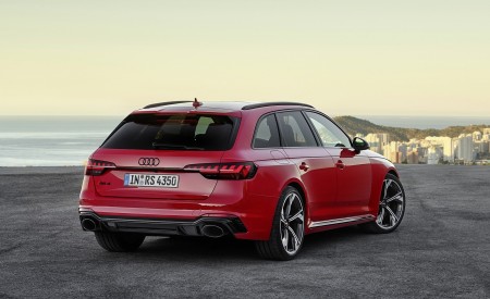 2020 Audi RS 4 Avant (Color: Tango Red) Rear Three-Quarter Wallpapers 450x275 (53)