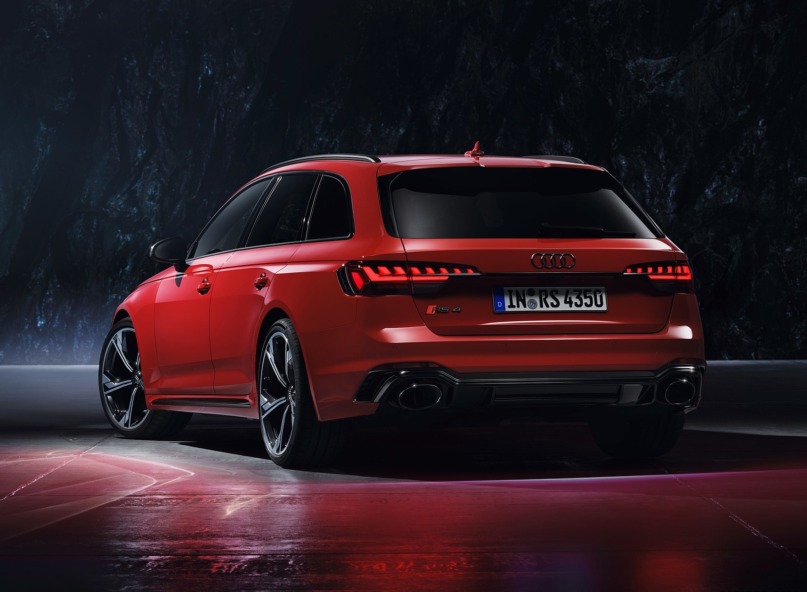 2020 Audi RS 4 Avant (Color: Tango Red) Rear Wallpapers #71 of 98