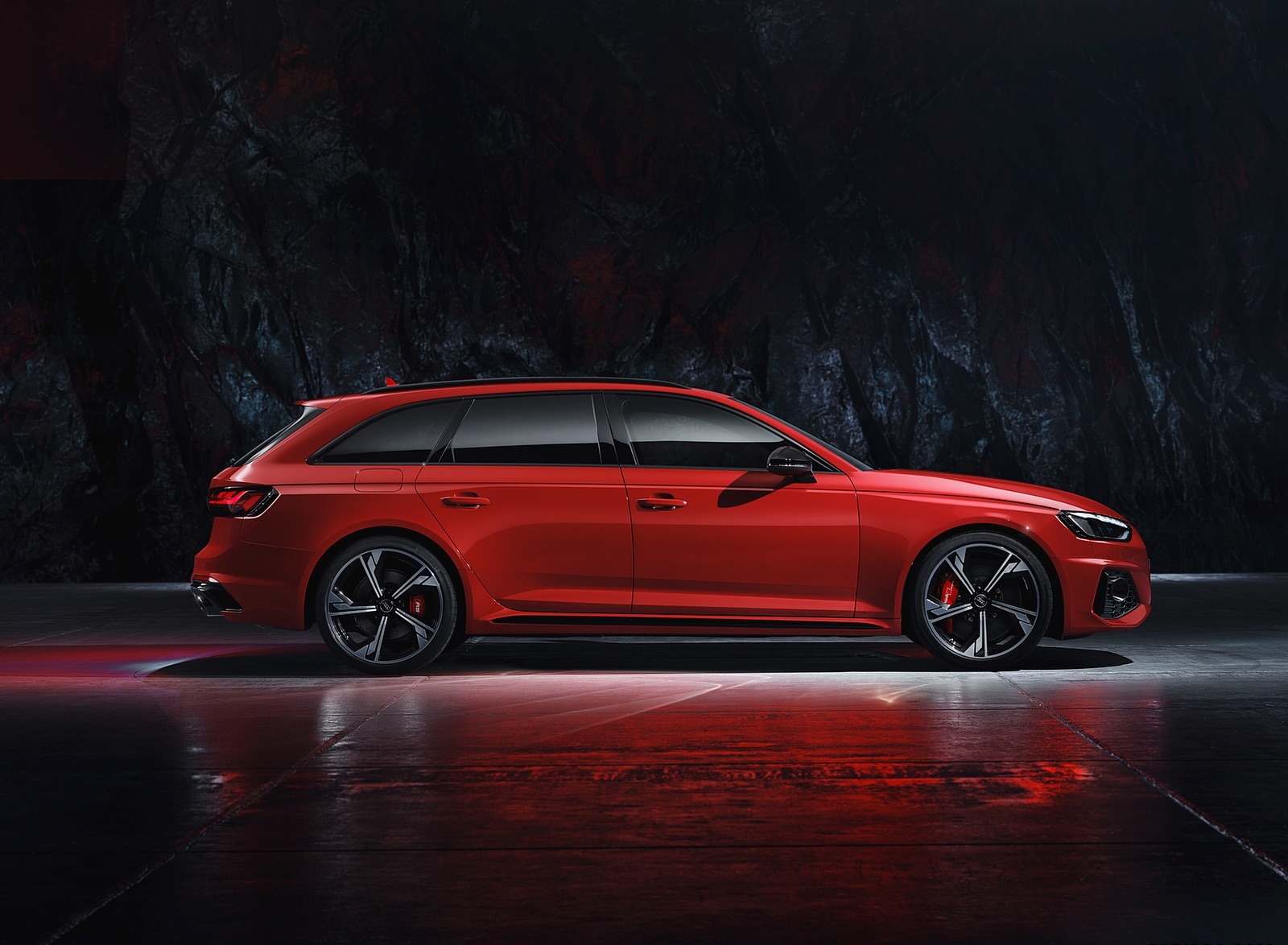 2020 Audi RS 4 Avant (Color: Tango Red) Side Wallpapers #73 of 98