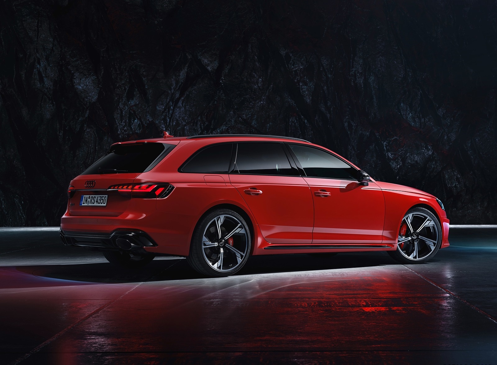 2020 Audi RS 4 Avant (Color: Tango Red) Side Wallpapers #74 of 98
