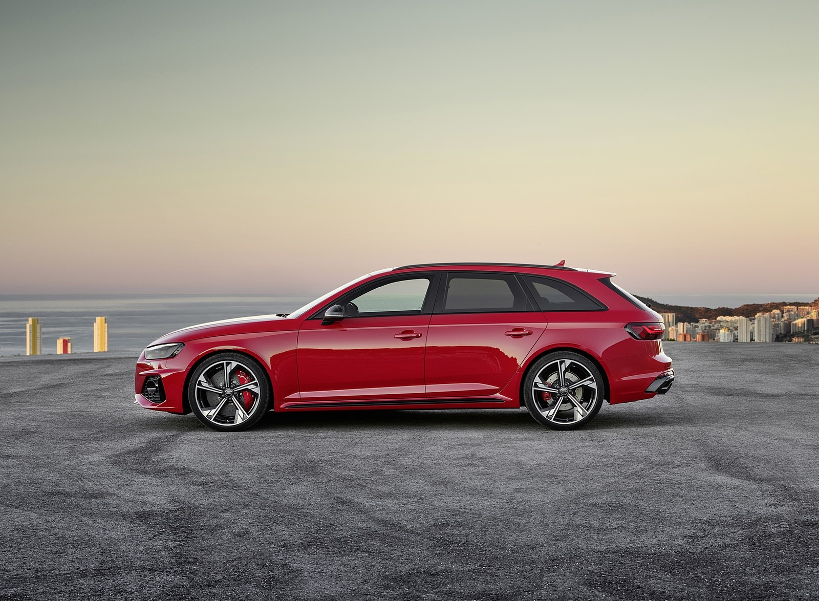2020 Audi RS 4 Avant (Color: Tango Red) Side Wallpapers #55 of 98