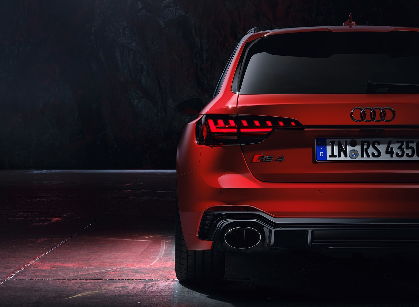 2020 Audi RS 4 Avant (Color: Tango Red) Tail Light Wallpapers #77 of 98