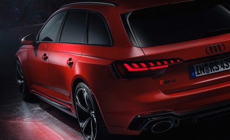 2020 Audi RS 4 Avant (Color: Tango Red) Tail Light Wallpapers 450x275 (76)