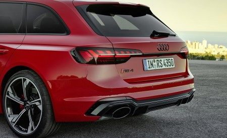 2020 Audi RS 4 Avant (Color: Tango Red) Tail Light Wallpapers 450x275 (57)