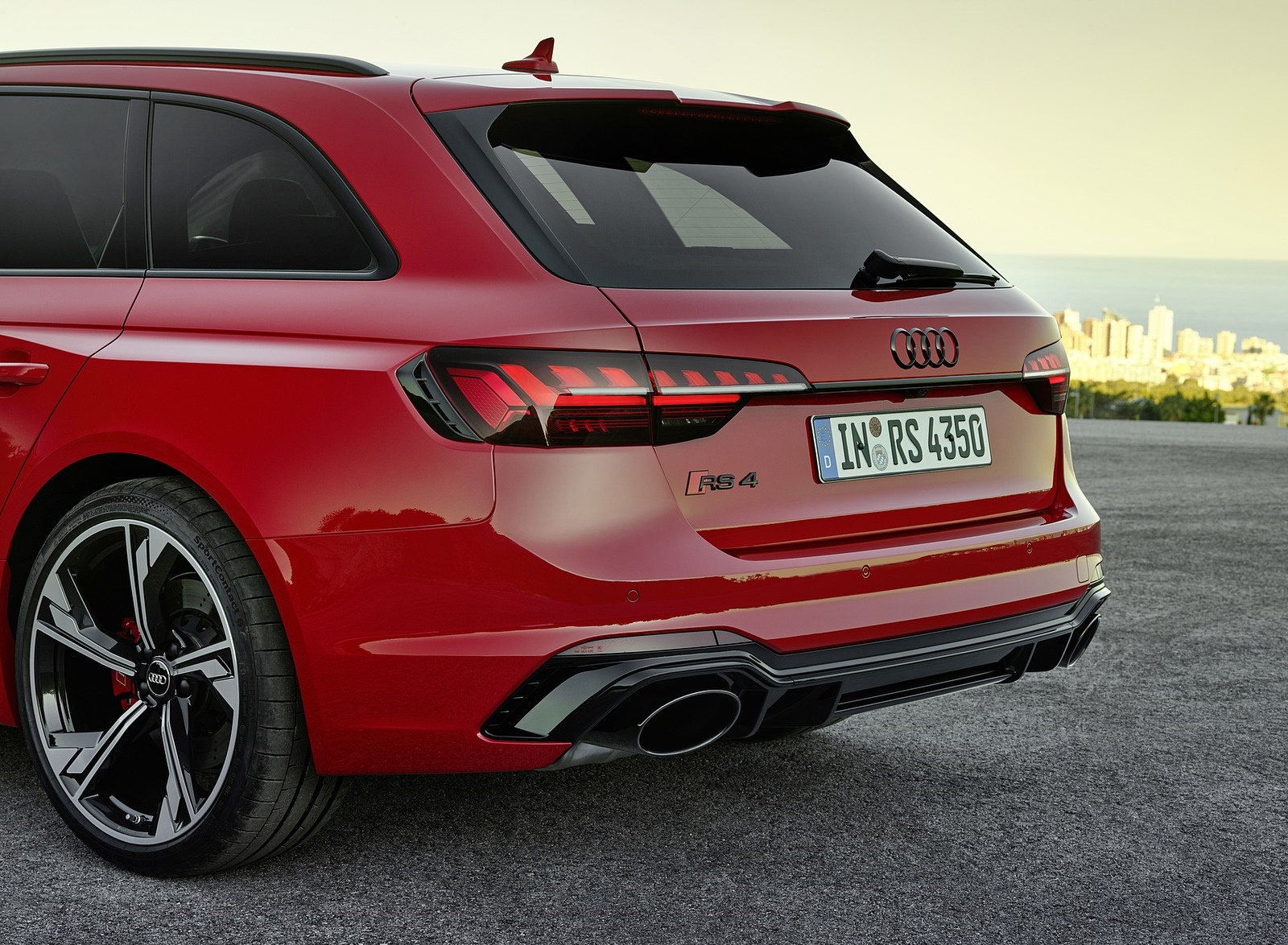 2020 Audi RS 4 Avant (Color: Tango Red) Tail Light Wallpapers #57 of 98