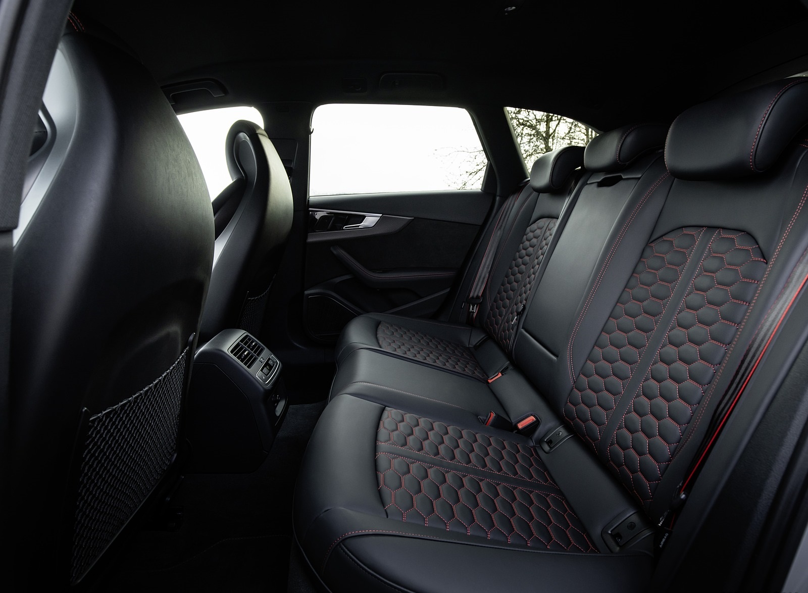 2020 Audi RS 4 Avant Interior Rear Seats Wallpapers #28 of 98