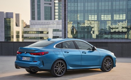 2020 BMW M235i Gran Coupe xDrive (Color: Snapper Rocks Blue Metallic) Rear Three-Quarter Wallpapers 450x275 (20)