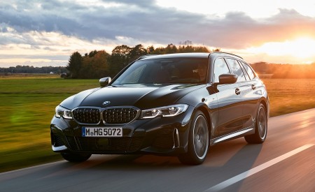 2020 BMW M340i xDrive Touring (Color: Black Sapphire Metallic) Front Three-Quarter Wallpapers 450x275 (1)