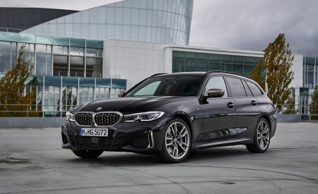 2020 BMW M340i xDrive Touring (Color: Black Sapphire Metallic) Front Three-Quarter Wallpapers 450x275 (30)