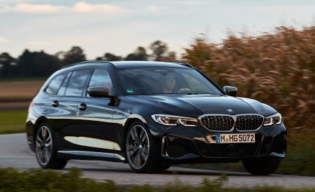 2020 BMW M340i xDrive Touring (Color: Black Sapphire Metallic) Front Three-Quarter Wallpapers 450x275 (13)