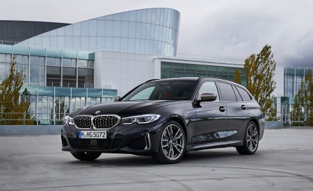 2020 BMW M340i xDrive Touring (Color: Black Sapphire Metallic) Front Three-Quarter Wallpapers 450x275 (31)